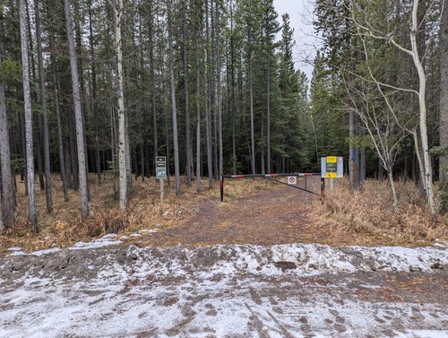 The start of the trail at Evan Thomas Day use area