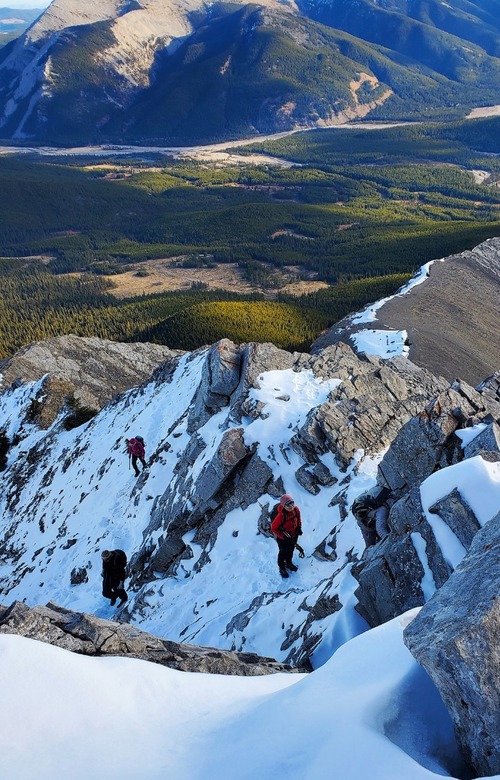 Approaching the ridge.