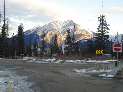 Mt Cascade from the roundabout and car park at the base of the Banff Sulphur Mtn winter trail. Note the absense of snow on Dec 12, 2024. No toilets here either. 