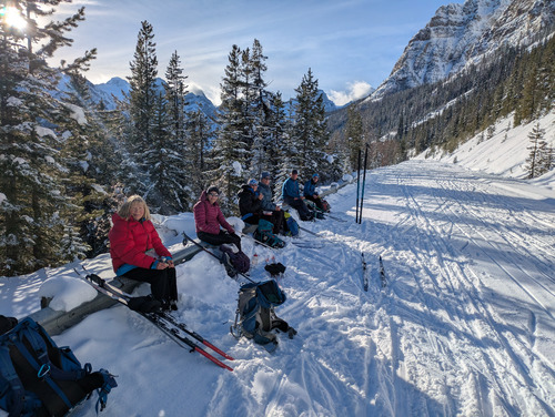 Another sunny lunch at the end of trackset on the Moraine Road