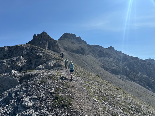 Almost 1000 m just to the pass, we now are heading toward the north peak Almost 1000 m just to the pass, we now are heading toward the north peak