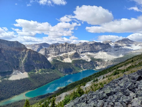 Gorgeous views over Boom lake and surrounding peaks 
