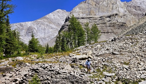 Offtrailing at the base of the NW ridge of Storm