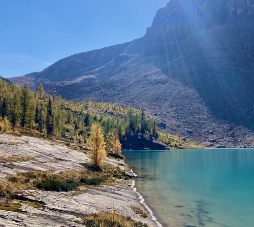 Our lunch stop at the shore of Zigadenus looking back towards Packers Pass