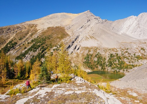 Off-trail route from the lunch spot over to 3 Lakes Valley.