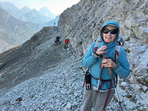 The sketchy traverse over to the sketchy scree on the alternate return route from Smutwood Pk