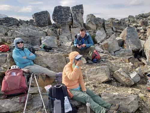 Lunching in the sunshine, between the two summits