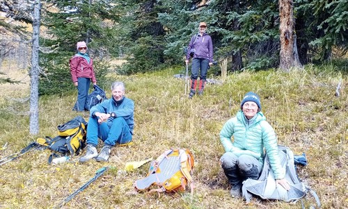 Group enjoys lunch in Panorama Meadows
