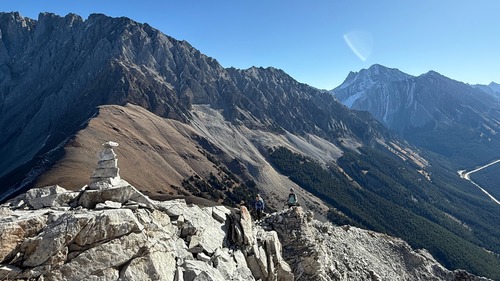 There were several cairns that were more like sculptures on the route