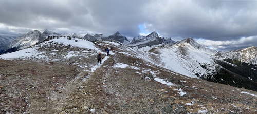 The views from the ridge were exceptional due to the snowy mountains 