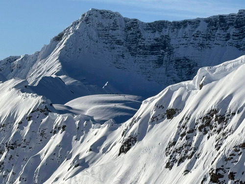 Low col from the dome . How many skiers can you see?