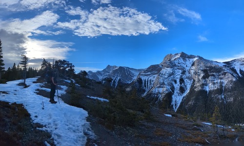 Already down to a t-shirt by 10 AM; waiting for the sun to clear the chinook arxh