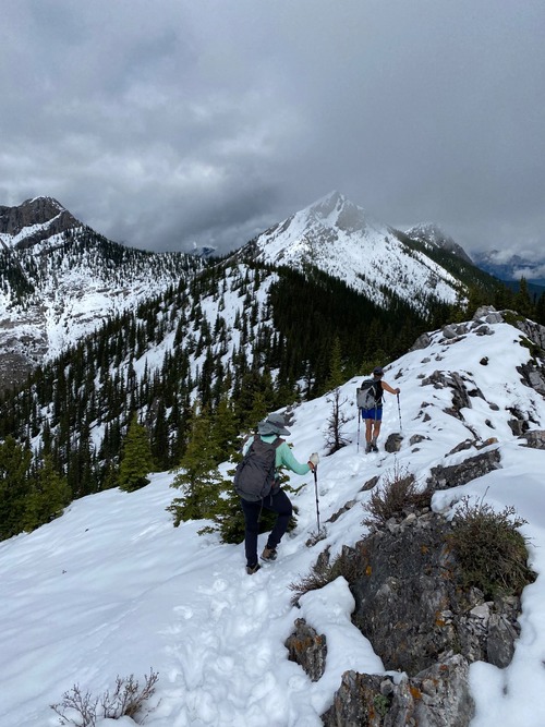 The snow started quite soon along the ridge 