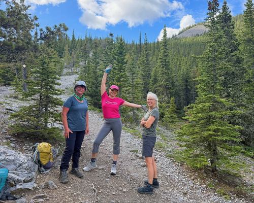 Krystyna, Tana, Nathalie and Blue Sky at Baldy Pass