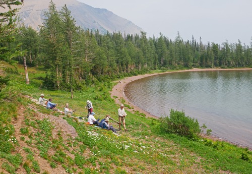 Lunch by the lake, with a quick return to sun after a few raindrops as we were settling in. 