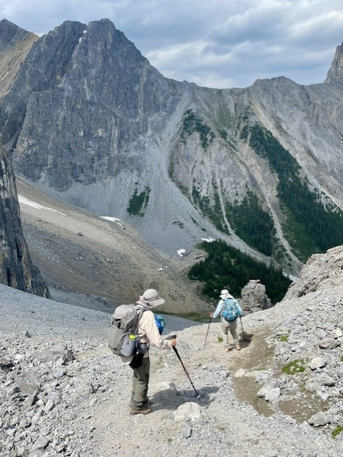 Descending the scree trail along Gargoyle Valley 