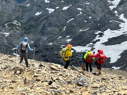 To negotiate safest way off Col to ledges below. 