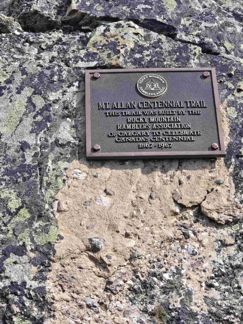 the plaque commemorating that this trail was built by the Ramblers