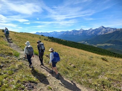 Easy and scenic walk along the ridge