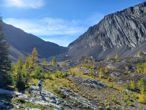 The upper valley with the col on top center 