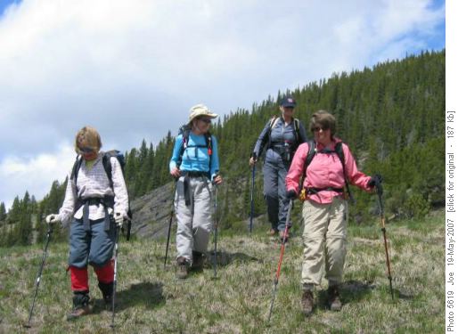 The grassy descent: Barb, Marietta, Janice & Aldis