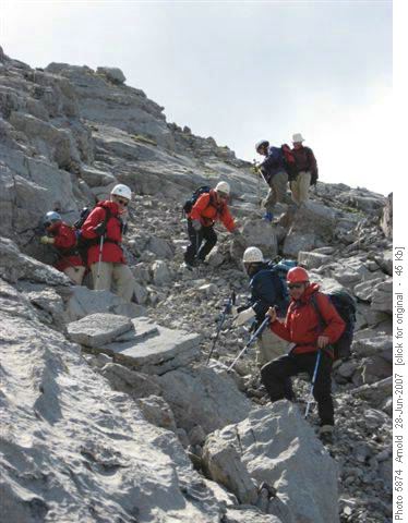Descending through rockbands onRoche Perdix
