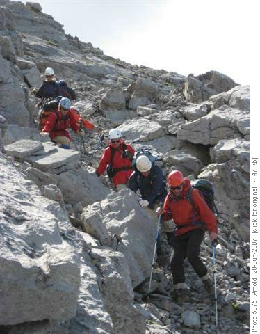 Descending rockbands on Roche Perdix