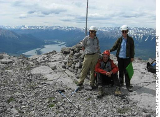 {188 Bill Leach}, {957 Bob West} and {223 Rita Polt} on the summit of Roche Miette