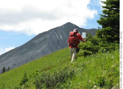 On the grassy slope leading to Ram Mountain