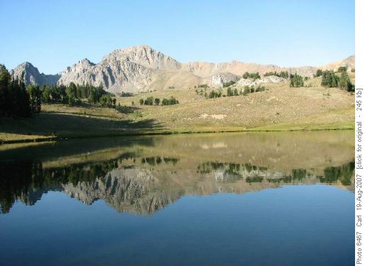 Echo Peak reflects in Expedition Lake